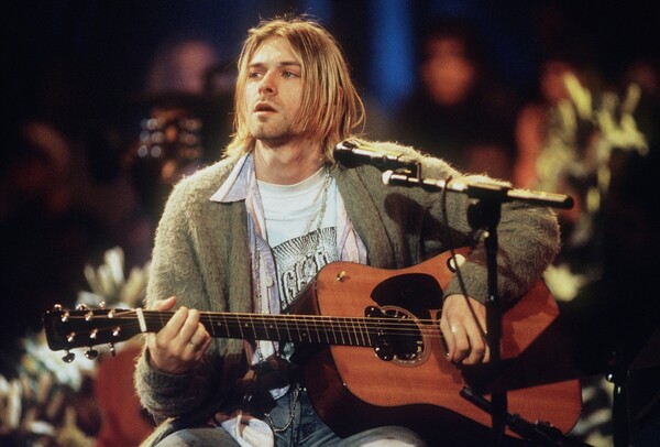 H κόρη του Kurt Cobain και ο πρώην σύζυγός της στα δικαστήρια για τη διάσημη κιθάρα του MTV Unplugged των Νirvana