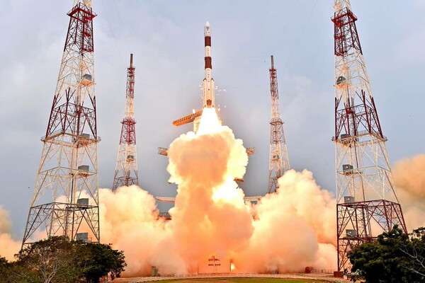 H Ινδία έσπασε το ρεκόρ της Ρωσίας εκτοξεύοντας 104 δορυφόρους σε μια ενιαία αποστολή