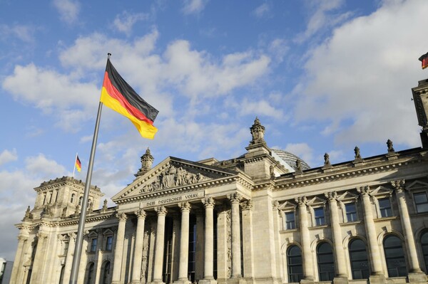 Γερμανικό ΥΠΟΙΚ: Πιθανή μία συμφωνία με το ΔΝΤ που να μην απαιτεί ελάφρυνση του χρέους