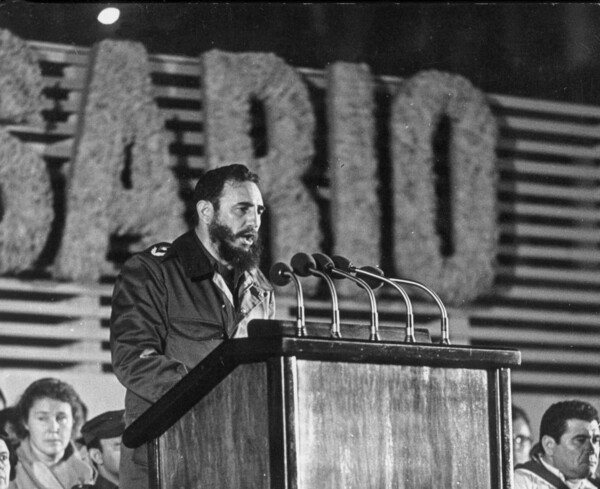 Ο Φιντέλ Κάστρο μιλάει για τη μουσική και τον κινηματογράφο στην επαναστατική Κούβα
