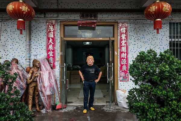 Σε μια βιοτεχνία της Κίνας που κατασκευάζει λαστιχένιους Τραμπ