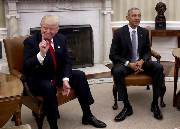 Το manspreading του Ομπάμα και η γλώσσα του σώματος που λέει την αλήθεια για τη συνάντηση στο Λευκό Οίκο