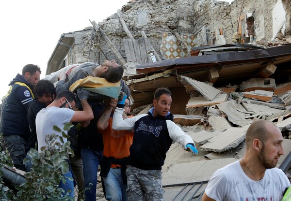 Βαρύ πένθος στην Ιταλία - 267 οι νεκροί από το σεισμό