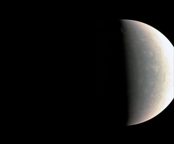 Το Juno τράβηξε για πρώτη φορά φωτογραφίες του βορείου πόλου του Δία