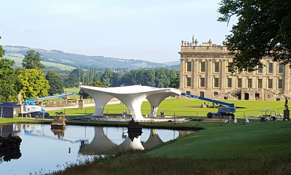 Το Lilas Pavilion της Zaha Hadid στήθηκε στο Chatsworth House της Βρετανίας και διατίθεται προς πώληση