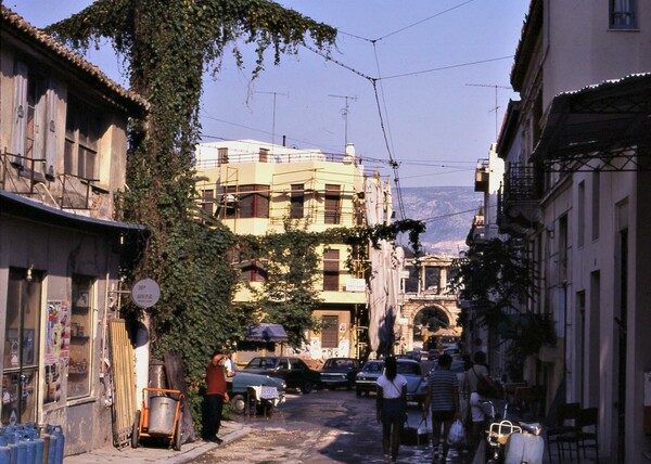 Σπάνιες φωτογραφίες από την Αθήνα του '80
