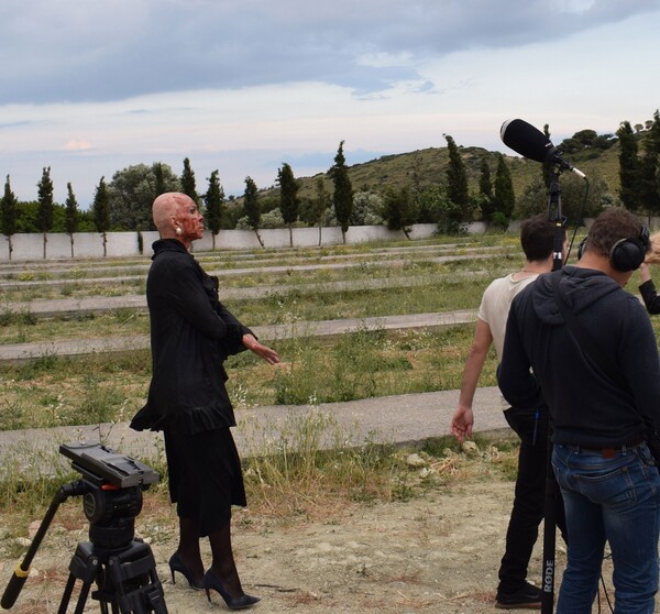 Η Εύα Κουμαριανού, φασμπιντερική ηρωίδα στο «Μαμά γύρισα»