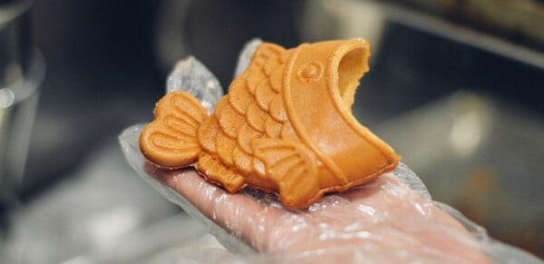 Αυτό είναι το taiyaki, το χωνάκι παγωτού σε σχήμα ψαριού που (φυσικά) λατρεύει το Instagram