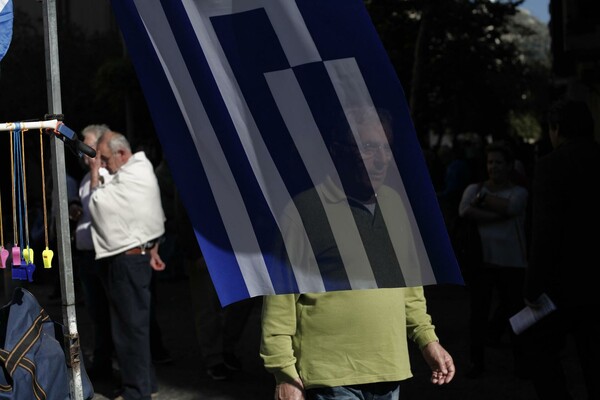 Δημοσκόπηση: Oι μισοί σχεδόν Γερμανοί υπέρ του κουρέματος του ελληνικού χρέους