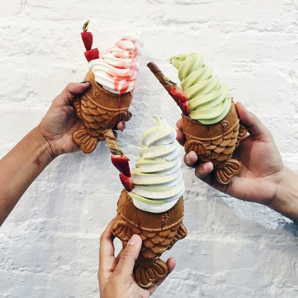 Αυτό είναι το taiyaki, το χωνάκι παγωτού σε σχήμα ψαριού που (φυσικά) λατρεύει το Instagram
