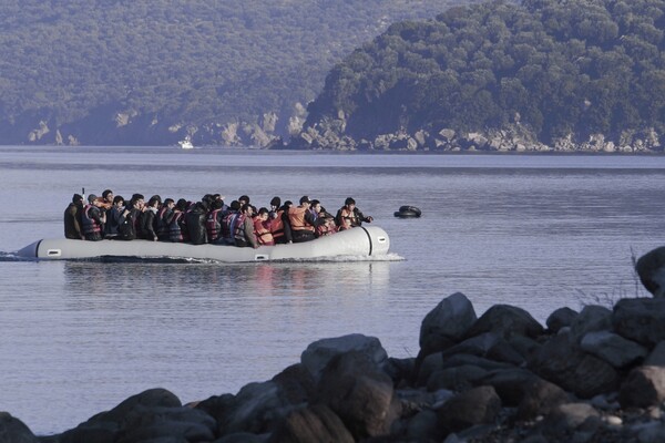Στο Λιμεναρχείο Χίου οι 33 Τούρκοι πολίτες - Αιτήθηκαν πολιτικό άσυλο
