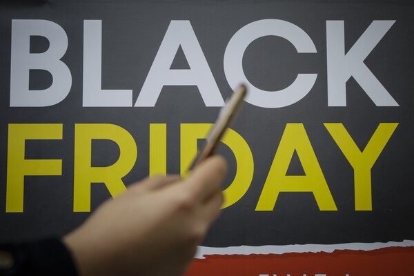 Έλεγχοι για την Black Friday: Είκοσι τρεις παραβάσεις σε 98 πολυκαταστήματα