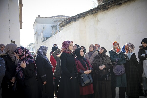 Αποθεώνουν τον Ερντογάν στην Κομοτηνή - Δείτε την άφιξη στο τζαμί