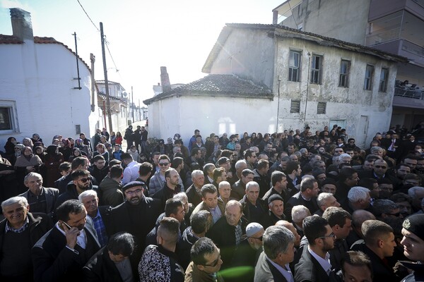 Αποθεώνουν τον Ερντογάν στην Κομοτηνή - Δείτε την άφιξη στο τζαμί