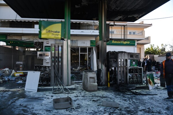 Βίντεο: Η στιγμή που οι δράστες τοποθετούν τα εκρηκτικά στο βενζινάδικο στην Ανάβυσσο