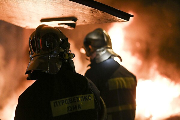 Πυρκαγιά σε φανοποιείο στη Νίκαια