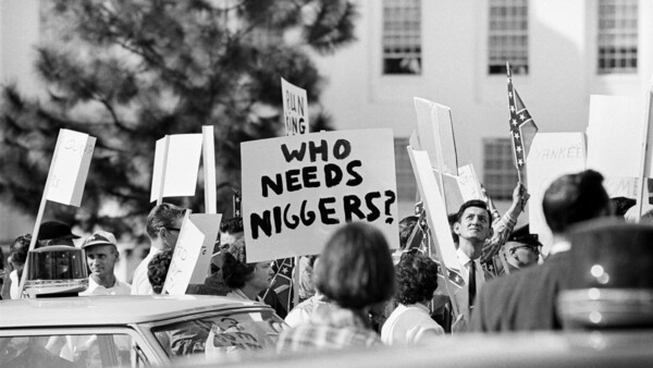 Ο σκηνοθέτης του «I am not your negro» μιλά στο LIFO.gr για τον ρατσισμό και το διαχρονικό έργο του Τζέιμς Μπόλντουιν