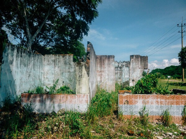 Φωτογραφίζοντας τα ερείπια μιας ολόκληρης πόλης στην Κολομβία