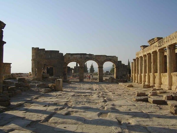 Αποκαλύφθηκε το φονικό μυστικό της «Πύλης του Κάτω Κόσμου» στην αρχαία Ιεράπολη