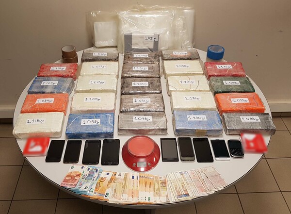 Κατασχέθηκαν πάνω από 26 κιλά κοκαΐνης στην Πρέβεζα - Πέντε άτομα συνελήφθησαν