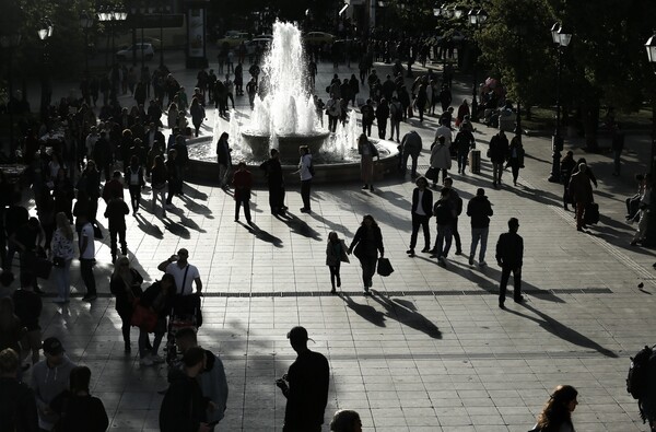 Eurostat: Χρεωμένοι σχεδόν οι μισοί Έλληνες - Ποιες πληρωμές καθυστερούν
