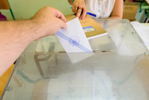 Δημοσκόπηση Metron Analysis: Δημοψήφισμα για το Σκοπιανό θέλει το 61% των Ελλήνων