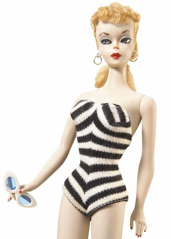 Τo 1959 κάνει το ντεμπούτο της η Barbie