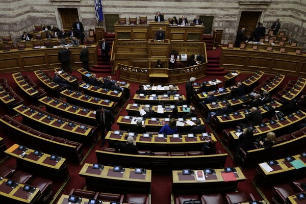 Νέα απειλητική επιστολή Κρητών σε βουλευτές για τα Σκόπια: Θα είστε εχθροί του ελληνικού λαού