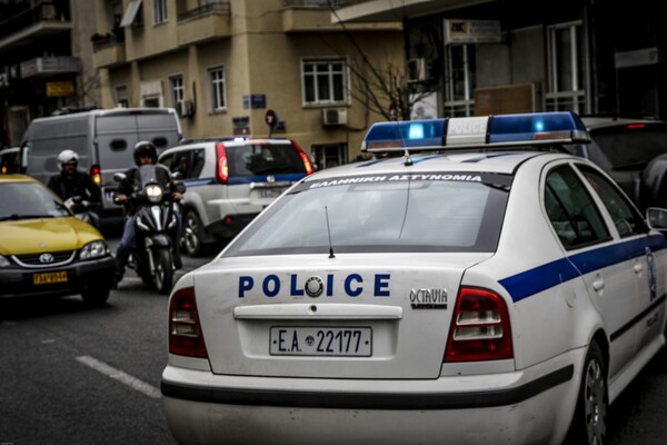 Σύλληψη 14χρονου και 15χρονου για ένοπλες ληστείες και κλοπές οχημάτων στην Αττική