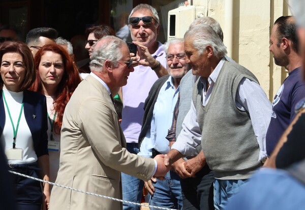 Οι κρητικοί χοροί του Καρόλου και της Καμίλα - ΒΙΝΤΕΟ