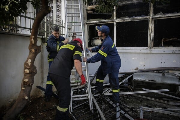 Μεγάλη φωτιά σε αποθήκη ηλεκτρικών ειδών στο Περιστέρι(UPD)