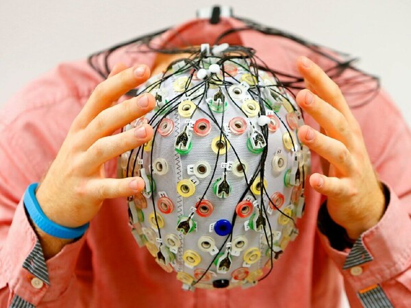 Μπορούμε να αναβαθμίσουμε τη νοημοσύνη μας; Η «αυγή» των χακαρισμένων εγκεφάλων