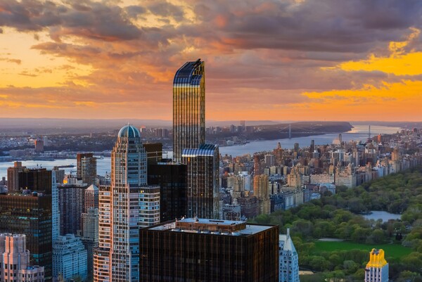 Η Wall Street Journal αποκάλυψε ποιος είναι ο μεγιστάνας που αγόρασε το ακριβότερο διαμέρισμα της Νέας Υόρκης