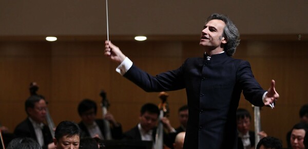 Ο Ισπανός μαέστρος Πέντρο Χάλφτερ μιλά στη LiFΟ με αφορμή τη συναυλία του στην Αθήνα
