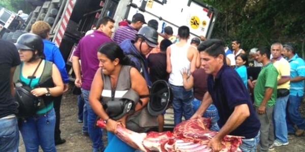 Η Βενεζουέλα πεινάει: Κλέβουν ζώα, εισβάλλουν σε καταστήματα και στήνουν ενέδρες σε φορτηγά τροφίμων