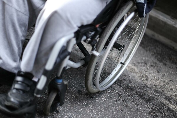 Ακόμη μεγαλύτερη φτωχοποίηση των ατόμων με αναπηρία βλέπει η ΕΣΑμεΑ