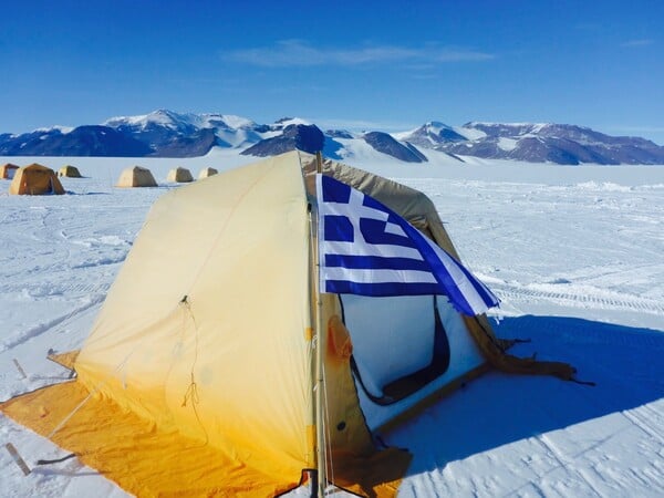 Ο Έλληνας που κυνήγησε μετεωρίτες με τη NASA στην Ανταρκτική