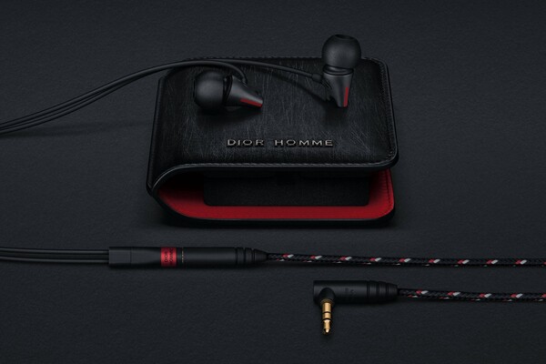 Τα νέα ακουστικά του οίκου Dior και της Sennheiser μοιάζουν βγαλμένα από το μέλλον