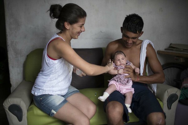 Αυξάνονται ανησυχητικά στη Βραζιλία τα νεογέννητα μωρά με μικρό κεφάλι λόγω του ιού Ζίκα