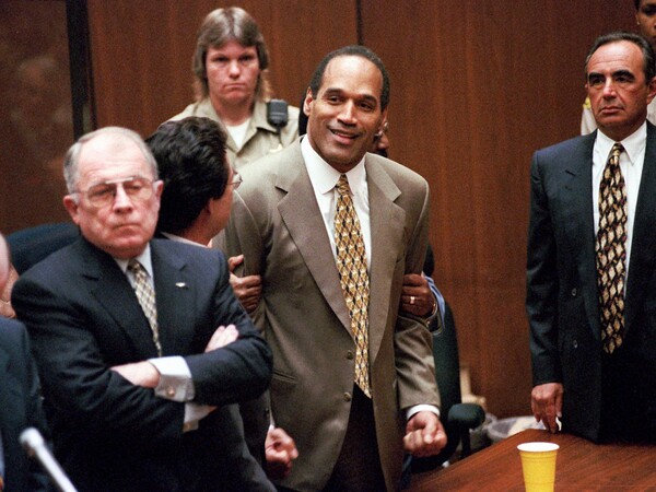 Η δίκη του Ο' Τζέι Σίμπσον καταφέρνει να συναρπάζει ακόμα και σήμερα, 21 χρόνια μετά την ετυμηγορία