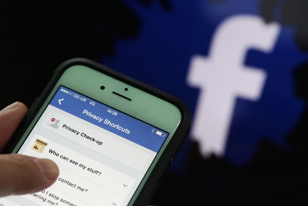Το Facebook έβαλε τέλος στο πείραμα των News Feed που δοκίμασε σε έξι χώρες - Δεν θα υπάρξει διαχωρισμός