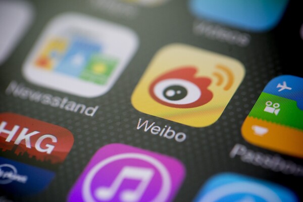Το Weibo έκανε πίσω μετά την οργή για την λογοκρισία σε ομοφυλόφιλους