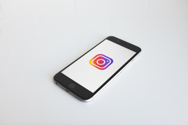 Instagram: Δοκιμάζει το μοίρασμα από posts φίλων στις Ιστορίες σας