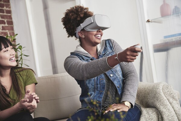 Τι είναι το Oculus Go, η νέα συσκευή εικονικής πραγματικότητας που θα κυκλοφoρήσει το Facebook