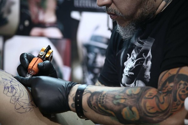 Όσοι έχουν τατουάζ τείνουν να είναι πιο επιθετικοί κι επαναστάτες