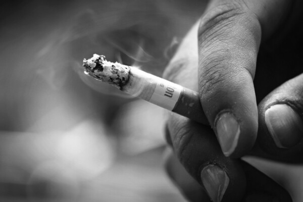 Έρευνα: Το κάπνισμα αφήνει «κληρονομιά» 30 ετών στο dna σας