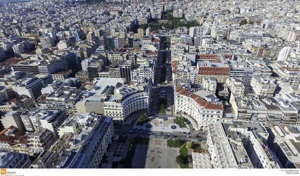 Άγρια συμπλοκή στο κέντρο της Θεσσαλονίκης (ΒΙΝΤΕΟ)