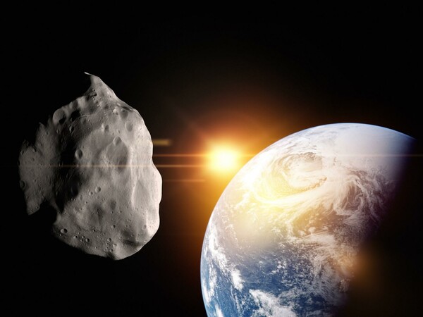 NASA: Αστεροειδής μεγέθους πολυκατοικίας θα περάσει ανάμεσα στη Γη και στη Σελήνη σήμερα