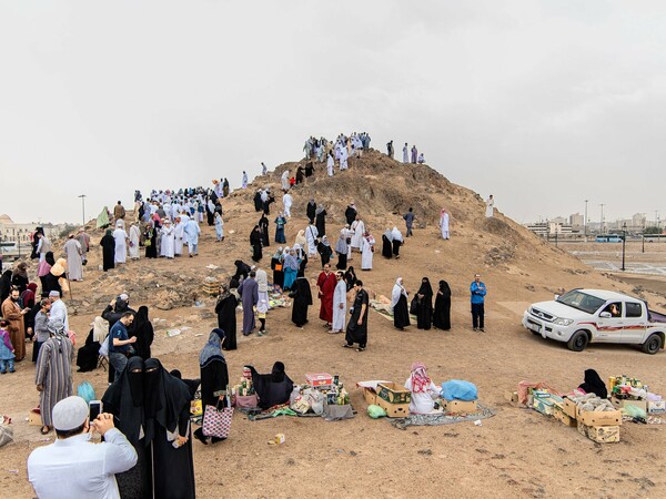 Εντυπωσιακές εικόνες από το σύγχρονο ταξίδι των προσκυνητών στη Μέκκα