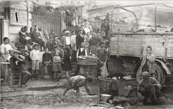 Μύθοι και αλήθειες για τους πρόσφυγες του 1922